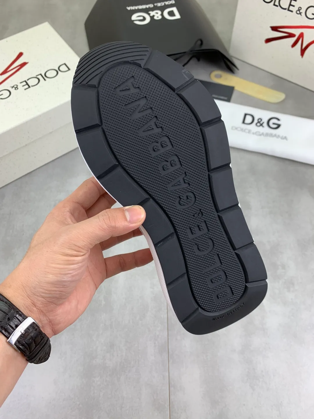 Men's men's shoes 💰P580💰[New model] Couple 🧑‍🤝‍🧑 style Top original order quality Synchronized with "DOLCE&GABBANA [Dolce & Gabbana] ~ High quality." Effect Low-top casual DG men's shoes, loved by many celebrities, using high-end imported top-layer calfskin splicing design + cowhide feet, simple and elegant, perfectly interpreting the latest inspiration of shoes, integrating classics and fashion. Luxurious dreams, dominating fashion Suitable for drivers, light and comfortable to drive, light and breathable for outdoor travel, high-end quality, trustworthy, 6️⃣colors🉑️ to choose from! Code number: 35-46